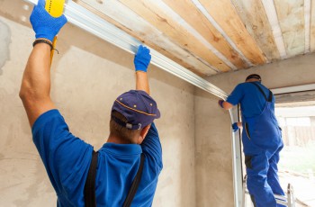 Garage door repairing in The Settlement Round Rock